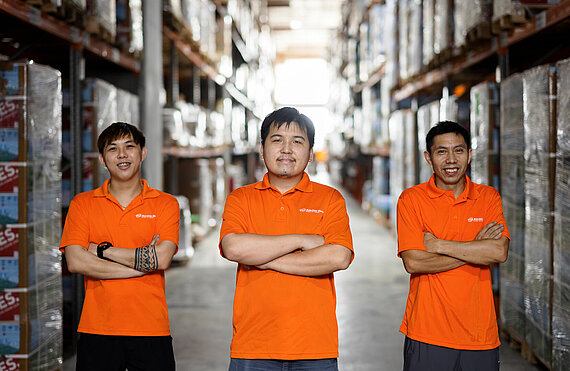 Employees at the Gebrüder Weiss Hongkong Warehouse