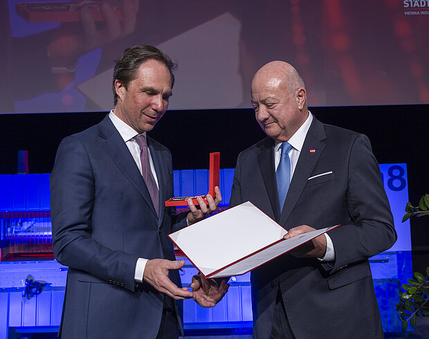 Wolfram Senger-Weiss mit Grossem Silbernen Ehrenzeichen der Republik Österreich ausgezeichnet