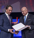 Wolfram Senger-Weiss mit Grossem Silbernen Ehrenzeichen der Republik Österreich ausgezeichnet