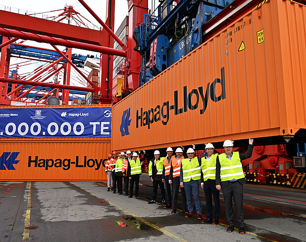 Container Terminal Wilhelmshaven knackt Millionen-Marke – Jubiläumscontainer stammt von Gebrüder Weiss