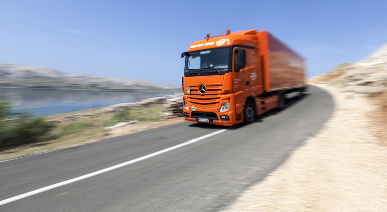 [Translate to Österreich:] Turkmenistan: wo Transporte entlang der Seidenstrasse die Wüste kreuzen.